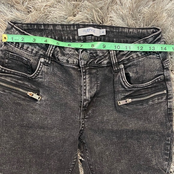 MyStyle women black denim front fly zip, pin tuck detail Jeans. Size 6. Used. - Picture 7 of 12